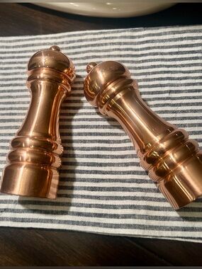 NWOT Williams Sonoma Polished Salt & Pepper Grinder Mills, 6"